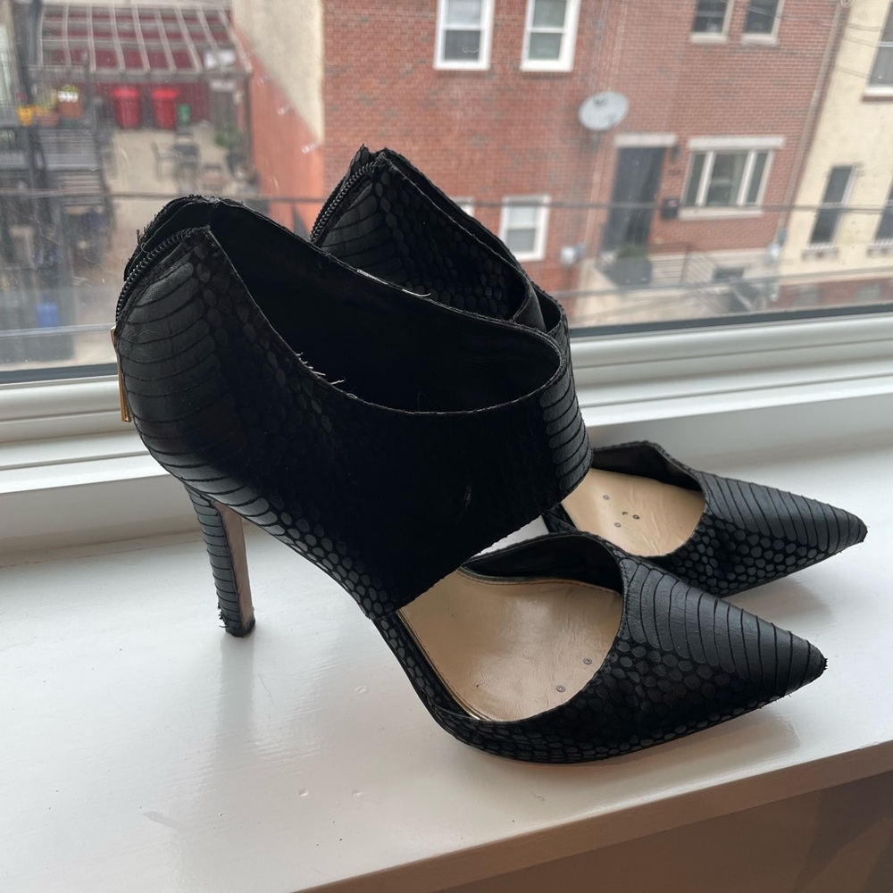 Jessica Simpson black leather heels